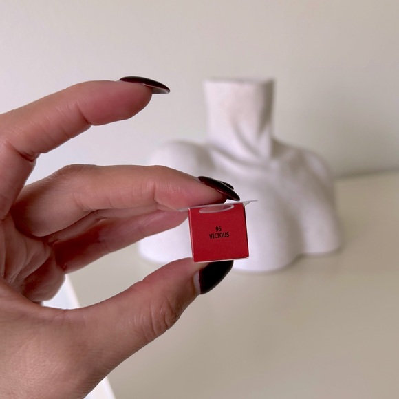 MAC Cosmetics Locked Kiss 24 HR Lipstick, Vicious - Picture 4 of 7